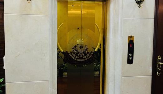 Tòa Nhà Văn Phòng - 9 Tầng - Thang Máy - Gara 5 Ô Tô, Lh 0976.425.115 