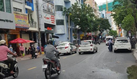 Cho Thuê Nhà Mt Đường Cao Thắng Q.10 - 1 Trệt 4 Lầu Lh: 0938065901