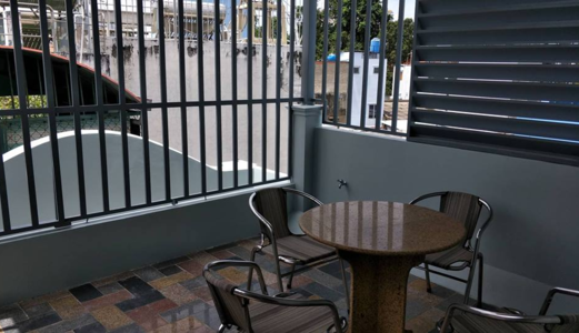 Bán Nhà Cách Mạng Tháng 8, 4 Tầng Hxh, 2 Tỷ 700.