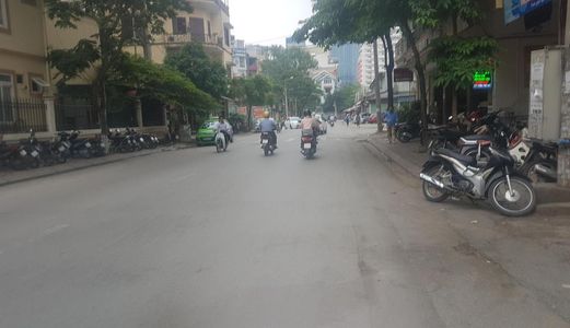 Hot!!! Nhà Đẹp! Mặt Phố Trần Quốc Hoàn! 50M2X 5Tầng! 11Tỷ.