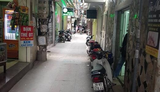 Bán Nhà Lô Góc 2 Mặt Thoáng Cực Đẹp Đê La Thành, Q. Ba Đình, Diện Tích 41M2, Vừa Ở Vừa Kinh Doanh!