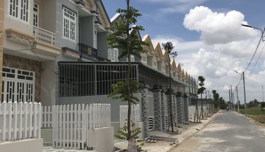 Bán Gấp Căn Nhà: Mặt tiền Quốc Lộ 50, Diện tích 105M2, Sổ hồng riêng 100%