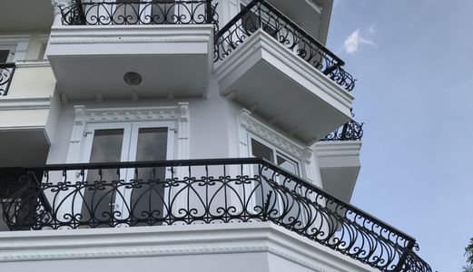 Bán Nhà Khu Hoàng Quốc Việt . Dt 4.4X12.5M . Căn Góc .1Tr, 2L, Sân Thượng .