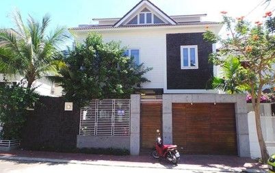 Biệt Thự Sang Trọng, 1 Trệt 2 Lầu Có Sân Vườn,Diện Tích 8X25, Mt Hoàng Phan Thái, Cách Chợ Bình Chánh 500M