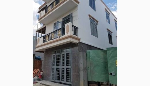 Bán Nhà Mới Xây, 1 Trệt 2 Lầu, Gần Ngã Tư Ga, Giá Chỉ 965 Triệu/Căn.