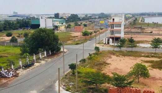 Lô Đất 300M2 (10×30m) Gần Góc 2 Mặt Tiền Đường Nhựa 16M, Nằm Trong Khu Dân Cư Đông Đúc, Sát Chợ.