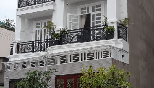 Nhà Mới Xây, 1 Trệt 3 Lầu, Ngay Sau Lưng Coopmart Bình Triệu