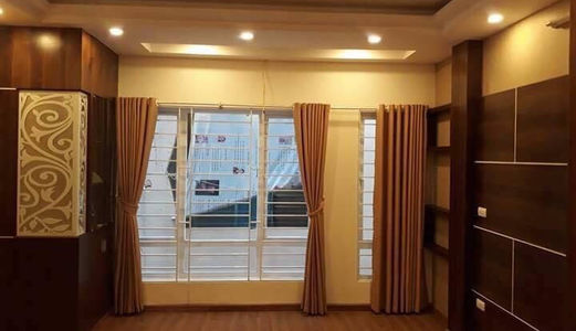 Của Hiếm!! Nhà Lung Linh, Tôn Thất Tùng, Đống Đa, 42M2, 5 Tầng,  3.7 Tỷ