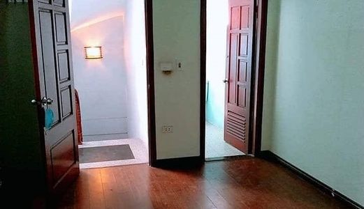 Em Ngõ Tuy Nhỏ Nhưng Bên Trong Rộng ,bố Mẹ Dễ Tính. Các Anh Có Yêu Không.