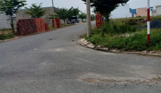 Cần Tiền Sang Lại Lô Góc Diện Tích 180M2, Mặt tiền Trần Văn Giàu. Sổ Hồng Riêng.