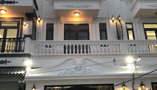 Bán Nhà Đẹp Thị Trấn Nhà Bè, Diện Tích 5.3x12M, 1 Trệt, 2 Lầu, Sân Thượng, Tặng Nội Thất. Giá 4.5 Tỷ .