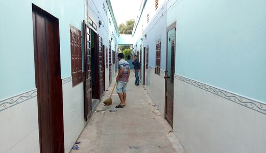 Nhà Phố 1Trệt 1 Lầu + 4 Phòng Trọ Ngay Cổng Khu Công Nghiệp, Sổ Hồng Hoàn Công, Giá 1,2 Tỷ/căn.Lh Ngay 0946564261