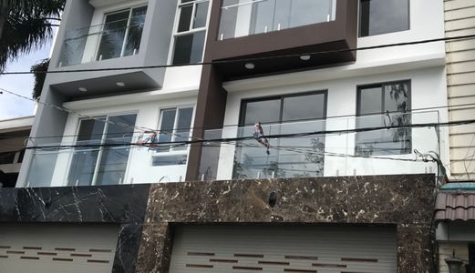 Bán Nhà Khu Hoàng Quốc Việt, Diện Tích 5X16M, 1 Trệt, 2 Lầu, Sân Thượng . Tặng 6 Máy Lạnh. Giá 7.3 Tỷ .