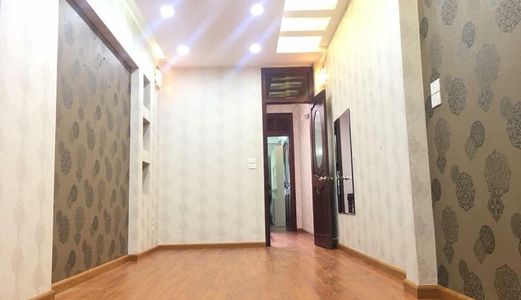 Nhà Phố Trần Quốc Hoàn 50M2, Mới Đẹp, Phân Lô, 3 Mặt Thoáng.