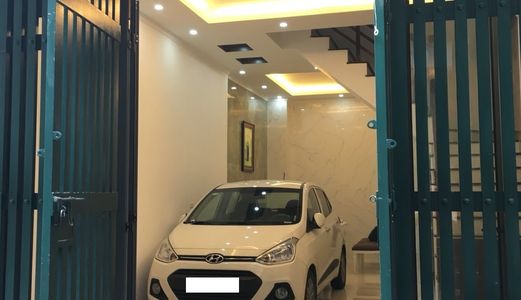 Bán Nhà Phân Lô Khu Trần Quốc Hoàn, 60M2, Xây 6 Tầng Mới, Ô Tô Vào Nhà, Giá 8.4 Tỷ