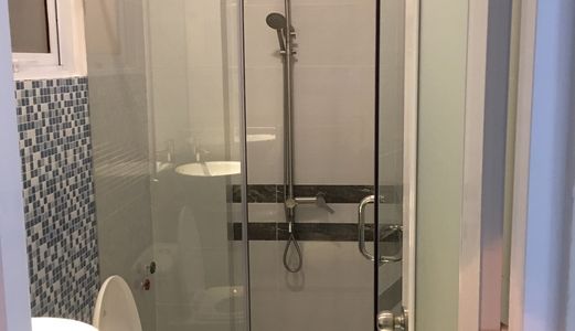 Bán Nhà 1 Trệt 4 Lầu Shr, Mặt Tiền Kinh Doanh 