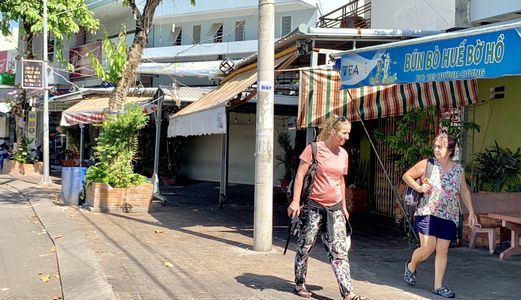 Cho Thuê Nhà Mặt Tiền Bờ Hồ Huỳnh Cương (Hồ Xáng Thổi), Ngay Trung Tâm Cần Thơ - 11 Triệu/tháng