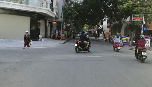 Bán Nhà Khu Công Ích, Diện Tích 5X16M, 1 Trệt, 2 Lầu, Sân Thượng, 5 PN, 7 WC. Tặng Nội Thất. Giá 11 Tỷ .