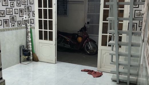 Bán Nhà Hẻm 2295 Huỳnh Tấn Phát. Căn Góc. Diện tích 3.5X5.5M. 1 Trệt, 1 Lầu, 2 Phòng ngủ. Tặng Nội thất. Giá 850 Triệu.