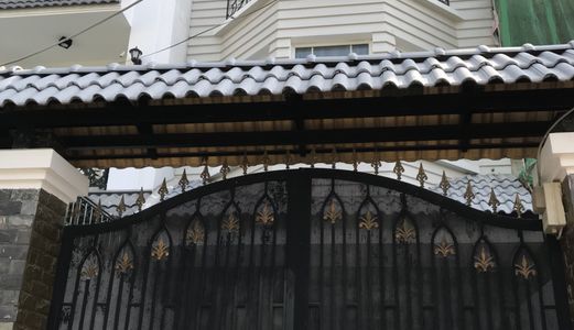 Cho Thuê Nhà Nguyên Căn Khu Phú Mỹ Chợ Lớn .Dt 5X24M. 1Trệt,2Lầu,Sân Thượng .5 Phòng Ngủ. Giá 20 Tr / Tháng .