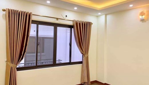 Nhà Riêng Cần Bán Tại Phố Bồ Đề 44 X 5 Tầng, Giá 3,2 Tỷ.