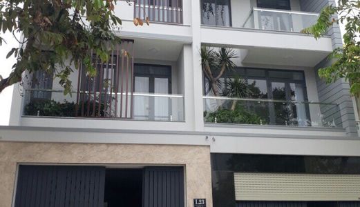 Cho Thuê Nhà Nguyên Căn Mới Xây Khu Phạm Hữu Lầu, Dt 5X18M, 3 Tầng, Full Nội Thất, Giá 30 Triệu/ Tháng .