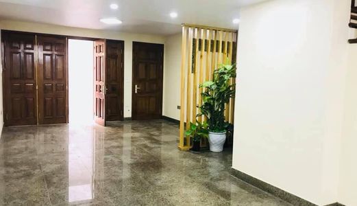 1 Bước Ra Đường. 2 Bước Ra Trường .3 Bước Ra Trung Tâm Thương Mại