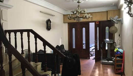 Bán Nhà Ngõ Thái Thịnh, Thông Ngõ, Sân Cổng Chung 5 Hộ, Không Gian Sống Yên Tĩnh, Thoáng Đãng