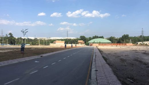 Bán Lô Đất Gần Mặt tiền Phố Phùng Hưng, Sổ hồng riêng, Giá 650 Triệu, Thương Lượng, Lh: 0938327185