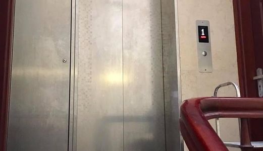 Bán Nhá 7 Tầng- Thang Máy Đi Định Cư Nước Ngoài