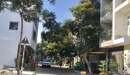 Bán Đất Khu Công Ích .Diện tích: 4X18M. Hướng Đông . Đường 12M. Giá 5.3 Tỷ .