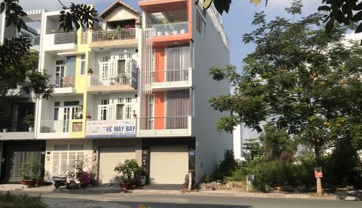 Bán Khách Sạn Khu Công Ích . Dt 4X18M. 3 Lầu .10 Phòng . Thu Nhập 60 Tr / Tháng . Giá 9.5 Tỷ .