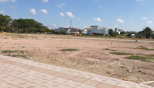 Ngay Cổng Sau Công Ty Pouchen. - Diện Tích 100M2. - Giá Gốc 3Tỷ 5. - Nhân Dịp Tết Giảm 15%