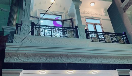 Bán Nhà  hẻm xe hơi Ô Mê Ly . Diện tich: 6X14M. 1Triệu , 2Lầu , sân thượng . Giá 5.7 Tỷ .