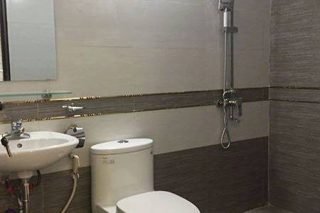 Bán Nhà Trên 4 Tỷ  Vị Trí Đẹp  Ô Tô Vào Nhà Hoàng Đạo Thành 5 Tầng. Lh:0981978529