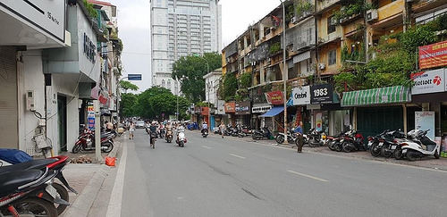  Cần Bán Gấp Nhà Mặt Phố Giảng Võ, Diện tích: 30M2 X 3 Tầng, Mặt tiền: 3,5M. Giá 9,1 Tỷ 