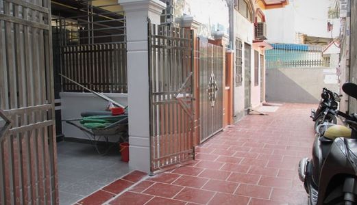 Bán Nhà Có Sân Riêng, Mặt Tiền 4,12M, Hoàng Quốc Việt, 4,68 Tỷ.