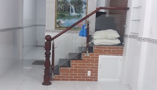 Cho Thuê Nhà Nguyên Căn Hẻm 44 Bùi Văn Ba . Diện tích 3.5X13M. 1Trệt, 1Lầu, 2Phòng ngủ, 2Wc. Giá 8 Tr / Tháng .