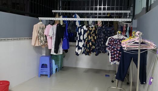 Bán Nhà Hẻm 100M Xây 2 Lầu 5 Phòng Ngủ, Tặng Tất Cả Nội Thất Đường Lương Văn Can, P15, Quận 8