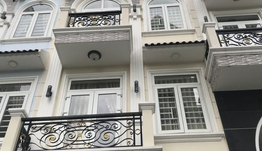 Bán Nhà Đẹp Khu Hoàng Quốc Việt .dt 4.2X12.5M. 1Tr,2L,st . Giá 6.1 Tỷ .