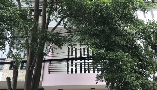 Cho Thuê Nhà Khu Phú Mỹ Chợ Lớn .Dt 5X19M. 1Trệt,2Lầu,Sân Thượng .5Phòng Ngủ.6Wc. Giá 21 Triệu / Tháng .