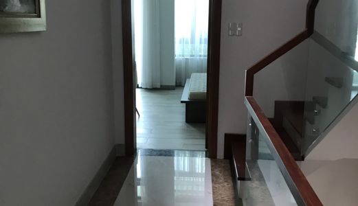 Cho Thuê Nhà Nguyên Căn Khu Phú Mỹ. Diện tích 5X18M. 3 Tầng. Full Nội thất. Đường 20M. Giá 28 Triệu/Tháng.