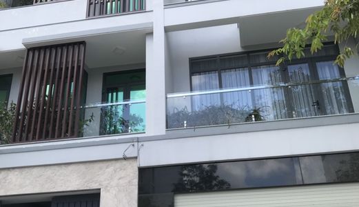Bán Nhà Tuyệt Đẹp Khu Phạm Hữu Lầu. Diện tích 5X18M. 3 Tầng. Full Nội thất. Đường 20M. Giá 11.5 Tỷ.