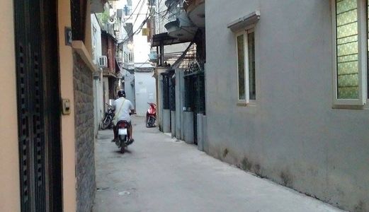 Cần Bán Gấp Nhà Phố Quan Nhân, Diện tích 40M2, Ngõ Rộng 3M, Ô Tô Đỗ Cách Nhà 20M.