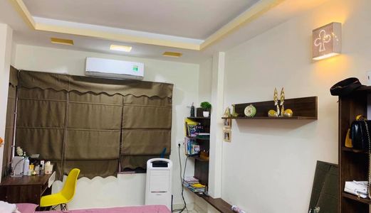 Bán Gấp Trong Tuần Nhà Nguyễn Khánh Toàn Cầu Giấy 34M2, 5 Tầng - 3.45 Tỷ.