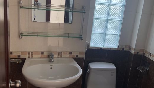 Bán Nhà Hẻm Xe Hơi 1387 Huỳnh Tấn Phát .Dt 5.4X15M. Nở Hậu 10M.1Trệt,2Lầu Đúc .5 Phòng Ngủ. Giá 5.8 Tỷ .