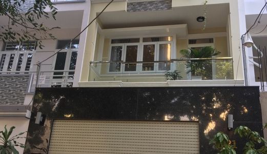 Bán Nhà Phố Khu Lacasa Hoàng Quốc Việt. Diện tích 5X18M. 3 Tầng. Giá 12.5 Tỷ. Đường 24M.