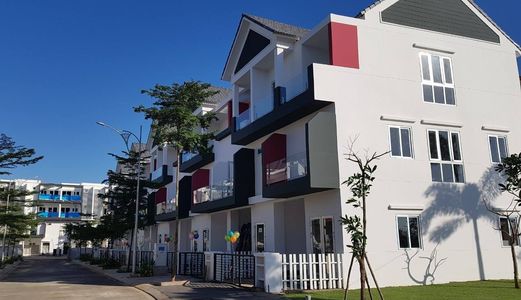 Đầu Tư Và Mua Ở Nhà Phố Valencia - Simcity