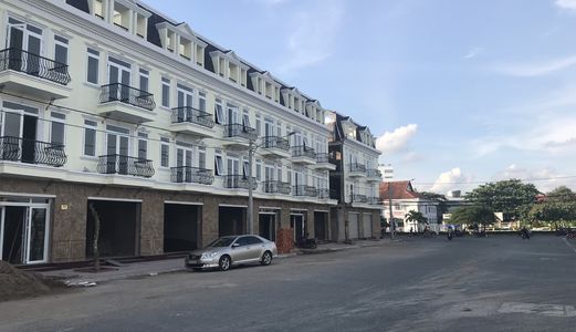 Bán Nhà Shophouse Ngay Bệnh Viện Đa Khoa Vĩnh Long