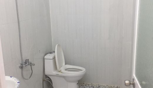 Nhà Gần Chợ Hưng Long Cách Chợ Chỉ Hơn 1Km, 1 Trệt 1 Lầu Đường Xe Hơi Lh 0931898124